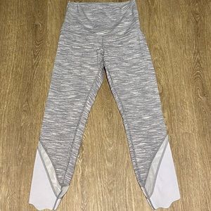Lululemon Scalloped ankle leggings (Size 6)